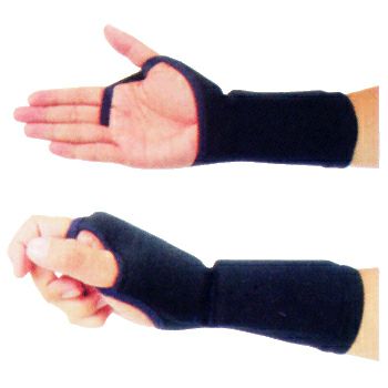 甲手下サポーター（右）